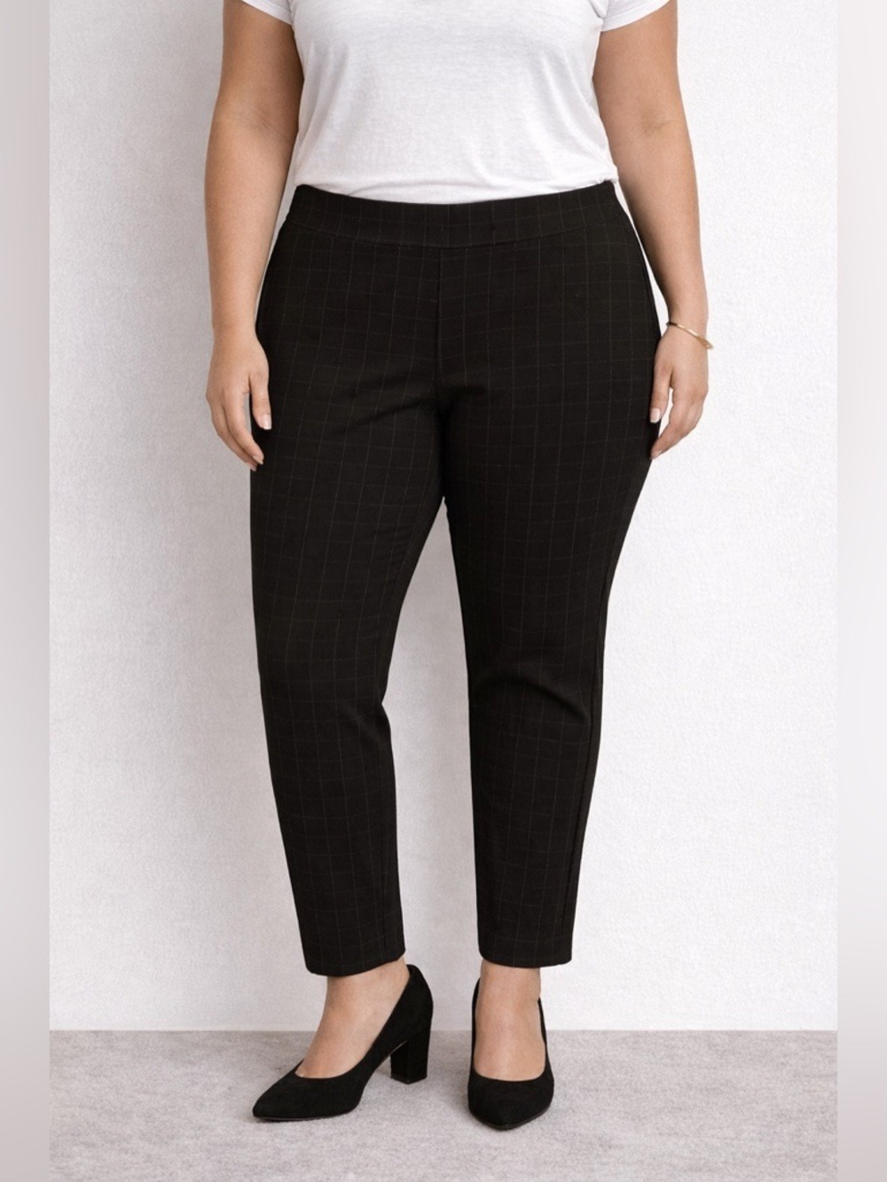 Maze Collection ankle cropped black pant with dotted squares pattern Woman’s 1X